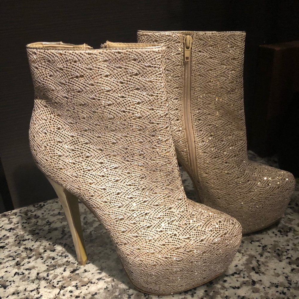 BRAND NEW Bella Luna Gold Glitter Platform Boots